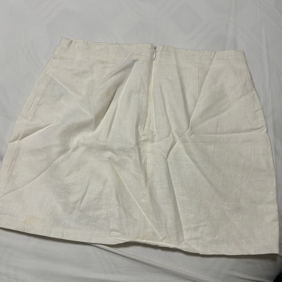 white mini skirt - Picture 2 of 4
